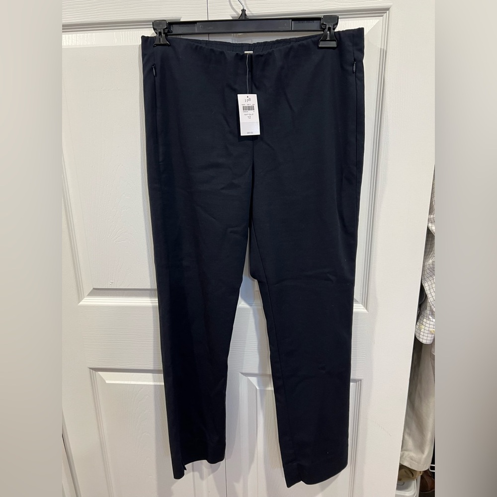 Women’s comfortable stretch with zip pockets